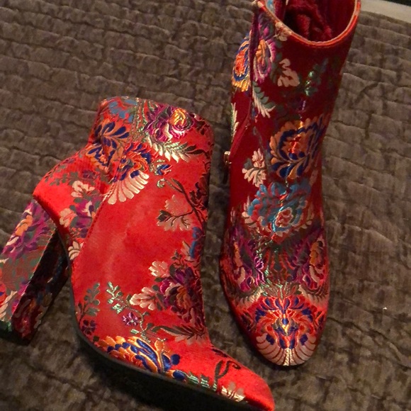 BAMBOO Shoes - Satin embroidered booties